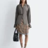 Bluse mit gerafftem Rücken und Bindeband Bluse mit gerafftem Rücken und Bindeband