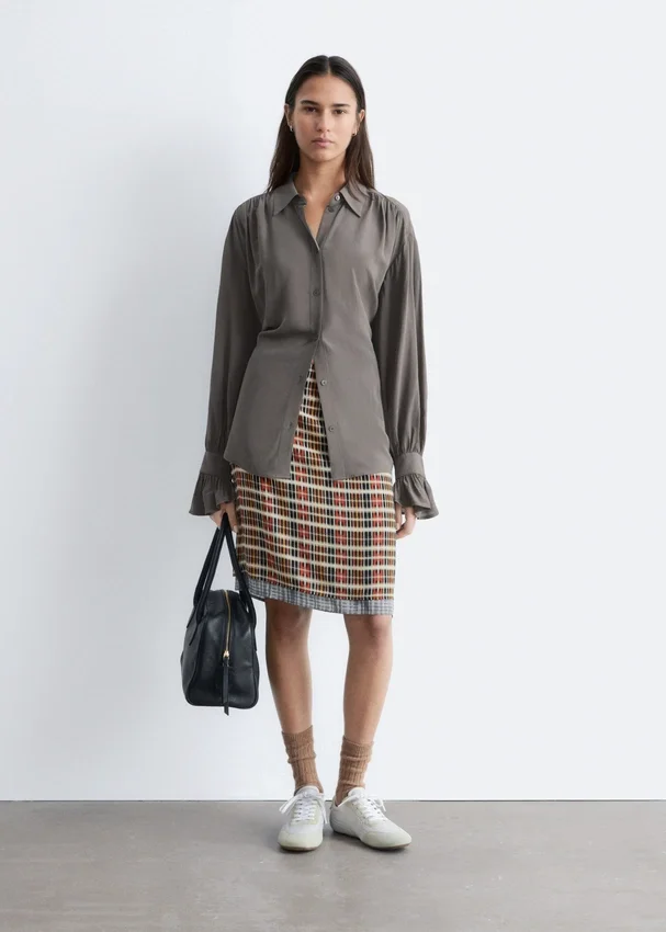 Bluse mit gerafftem Rücken und Bindeband Bluse mit gerafftem Rücken und Bindeband