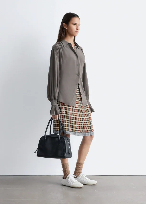 Bluse mit gerafftem Rücken und Bindeband Bluse mit gerafftem Rücken und Bindeband