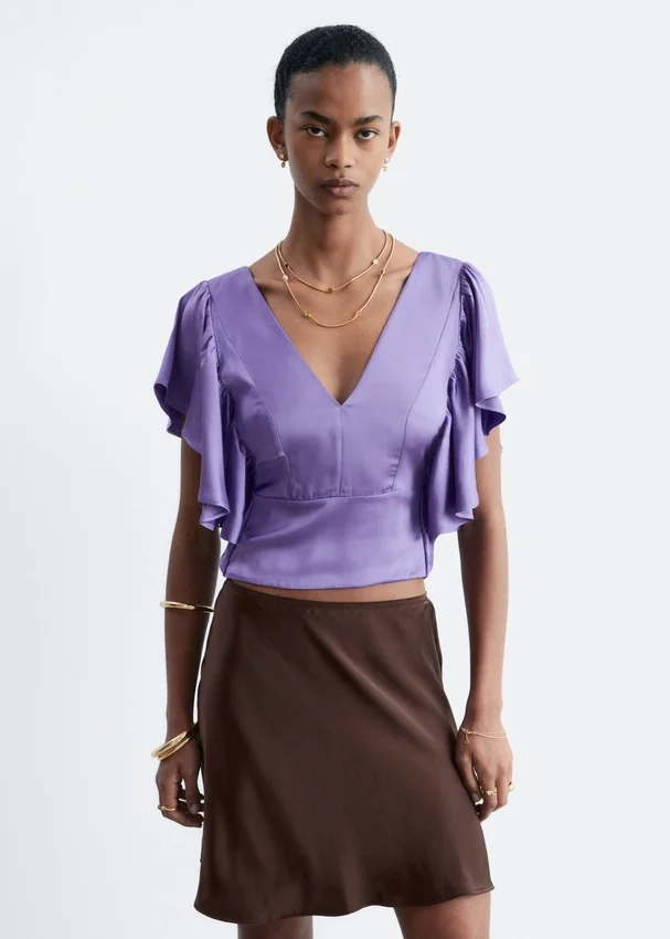 Bluse mit Rüschen und V-Ausschnitt Bluse mit Rüschen und V-Ausschnitt