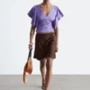 Bluse mit Rüschen und V-Ausschnitt Bluse mit Rüschen und V-Ausschnitt