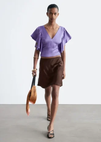 Bluse mit Rüschen und V-Ausschnitt Bluse mit Rüschen und V-Ausschnitt