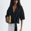 Bluse mit Wickelausschnitt Bluse mit Wickelausschnitt