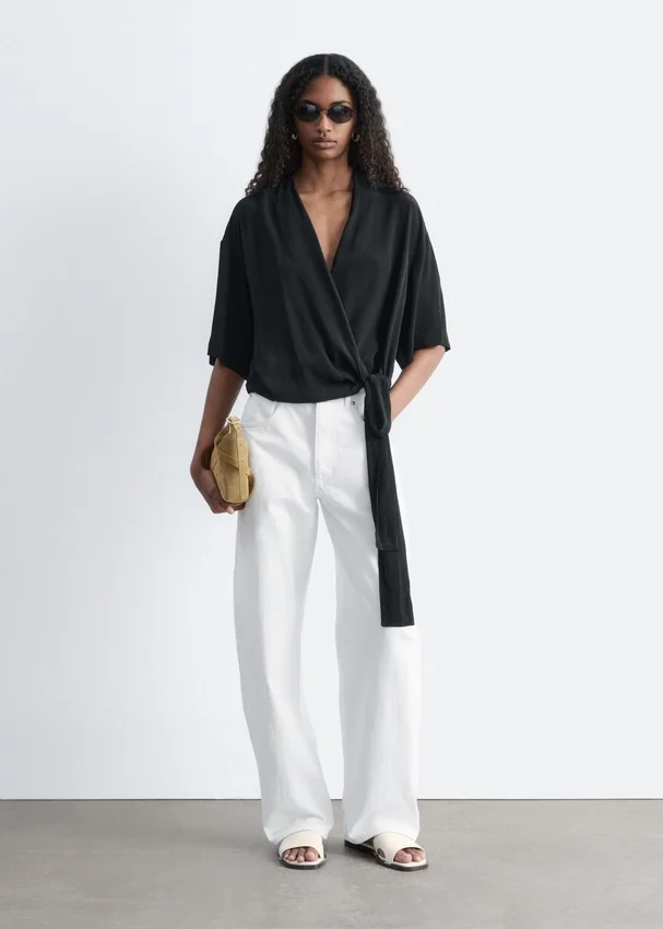 Bluse mit Wickelausschnitt Bluse mit Wickelausschnitt