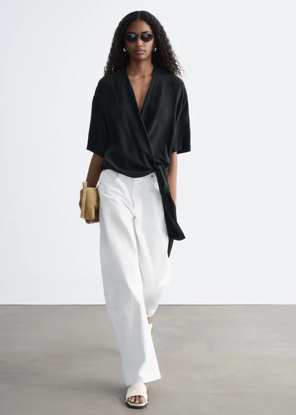 Bluse mit Wickelausschnitt Bluse mit Wickelausschnitt