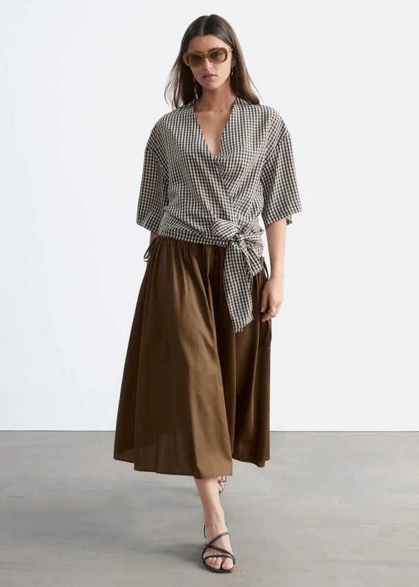 Bluse mit Wickelausschnitt Bluse mit Wickelausschnitt
