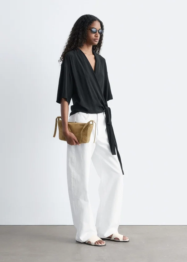 Bluse mit Wickelausschnitt Bluse mit Wickelausschnitt