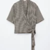 Bluse mit Wickelausschnitt Bluse mit Wickelausschnitt