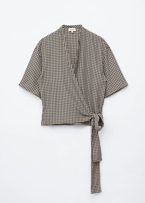 Bluse mit Wickelausschnitt Bluse mit Wickelausschnitt