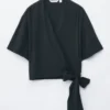 Bluse mit Wickelausschnitt Bluse mit Wickelausschnitt