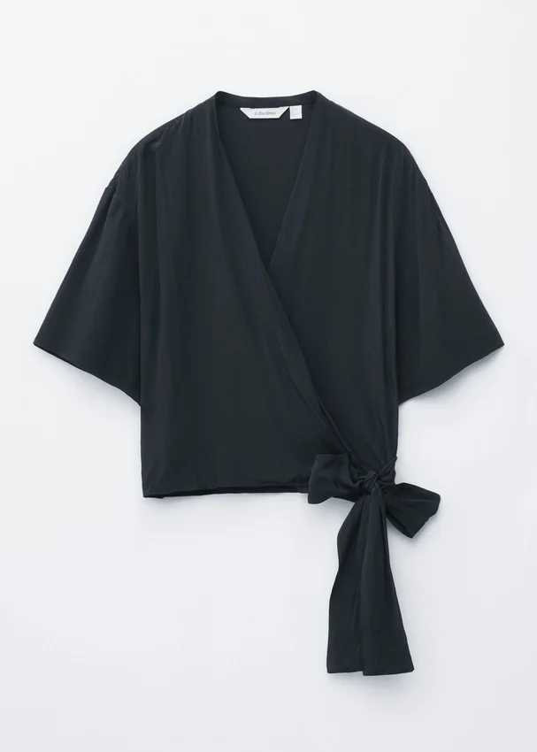 Bluse mit Wickelausschnitt Bluse mit Wickelausschnitt
