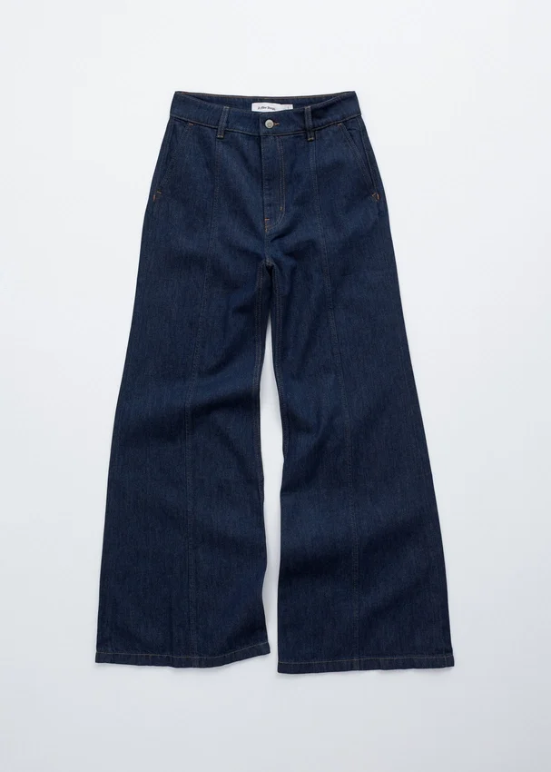 Bootcut-Jeans mit Wickelnähte Bootcut-Jeans mit Wickelnähte