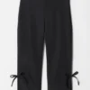 Caprihose mit Bändern und Details