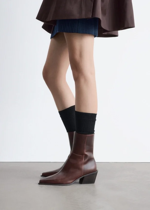 Elegante Cowboy-Stiefel aus Leder Elegante Cowboy-Stiefel aus Leder