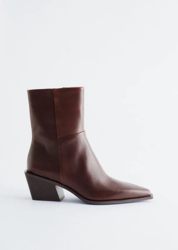 Elegante Cowboy-Stiefel aus Leder Elegante Cowboy-Stiefel aus Leder