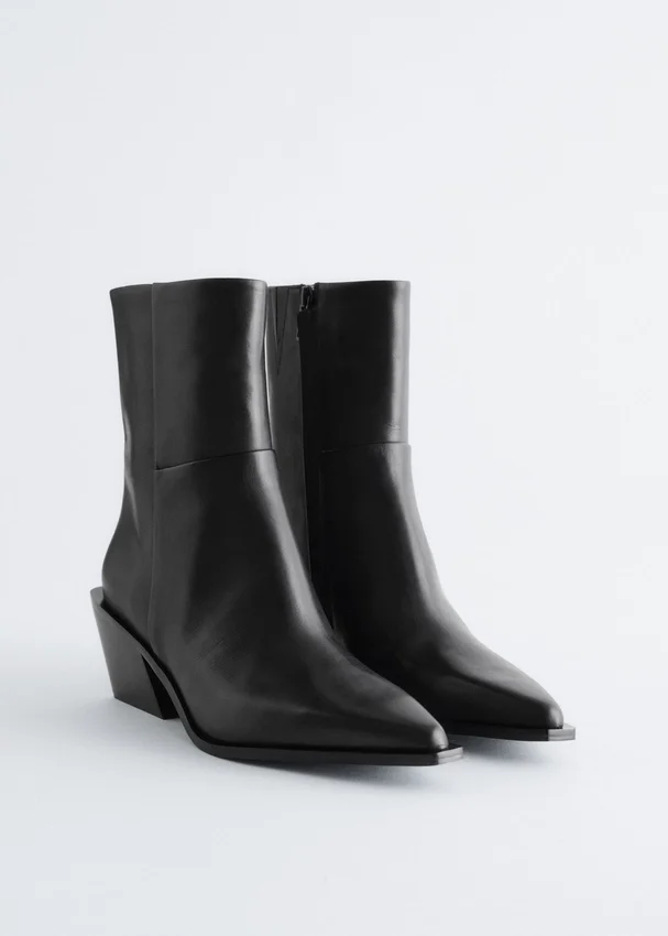 Elegante Cowboy-Stiefel aus Leder Elegante Cowboy-Stiefel aus Leder
