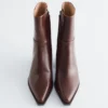Elegante Cowboy-Stiefel aus Leder Elegante Cowboy-Stiefel aus Leder