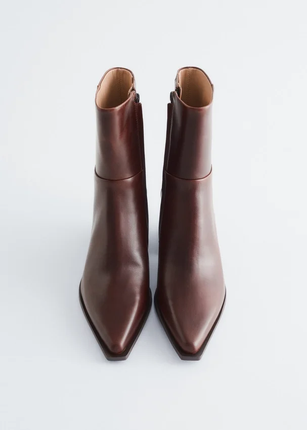 Elegante Cowboy-Stiefel aus Leder Elegante Cowboy-Stiefel aus Leder
