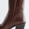 Elegante Cowboy-Stiefel aus Leder Elegante Cowboy-Stiefel aus Leder