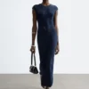 Figurbetontes Maxikleid aus Satin Figurbetontes Maxikleid aus Satin