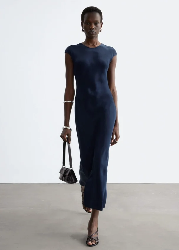 Figurbetontes Maxikleid aus Satin Figurbetontes Maxikleid aus Satin