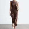 Figurbetontes Maxikleid aus Satin Figurbetontes Maxikleid aus Satin