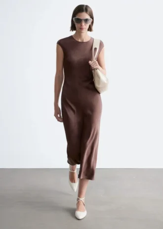 Figurbetontes Maxikleid aus Satin Figurbetontes Maxikleid aus Satin