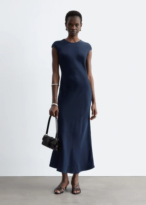 Figurbetontes Maxikleid aus Satin Figurbetontes Maxikleid aus Satin