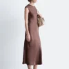 Figurbetontes Maxikleid aus Satin Figurbetontes Maxikleid aus Satin