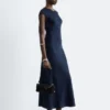 Figurbetontes Maxikleid aus Satin Figurbetontes Maxikleid aus Satin