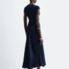 Figurbetontes Maxikleid aus Satin Figurbetontes Maxikleid aus Satin