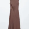 Figurbetontes Maxikleid aus Satin Figurbetontes Maxikleid aus Satin