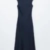 Figurbetontes Maxikleid aus Satin Figurbetontes Maxikleid aus Satin