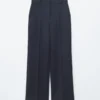Gerade Hose mit Pressfalte