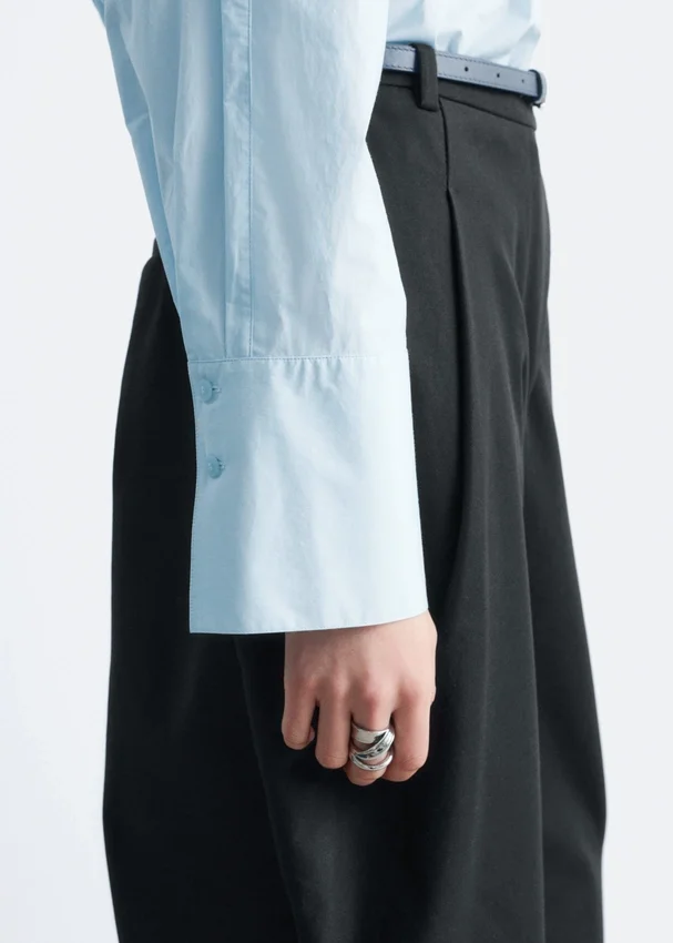 Geraffte Bluse mit Stehkragen Geraffte Bluse mit Stehkragen