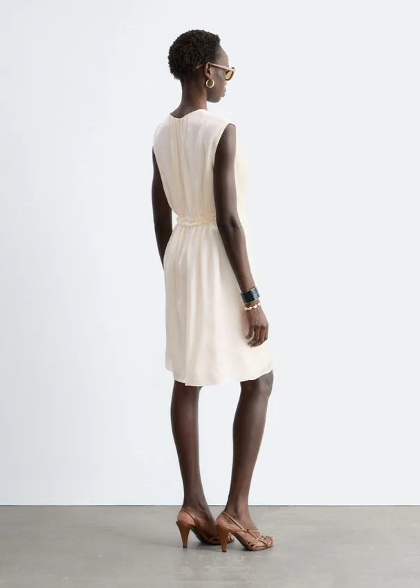 Gerafftes Seiden-Minikleid Gerafftes Seiden-Minikleid