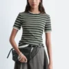 Geripptes T-Shirt