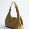 Geschwungene Schultertasche Geschwungene Schultertasche