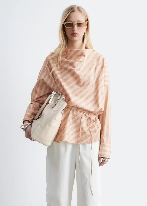 Gestreifte Bluse mit Wasserfallausschnitt Gestreifte Bluse mit Wasserfallausschnitt