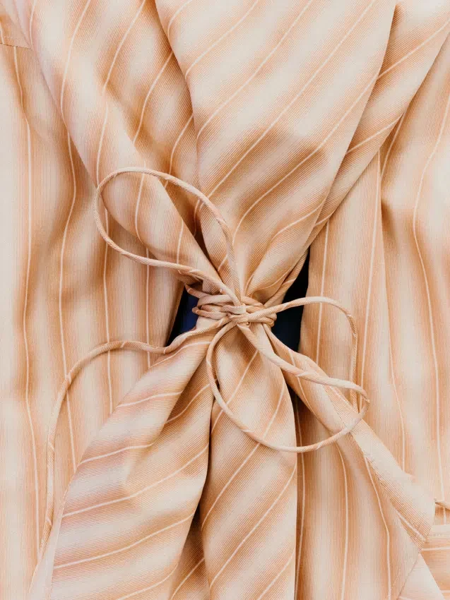Gestreifte Bluse mit Wasserfallausschnitt Gestreifte Bluse mit Wasserfallausschnitt