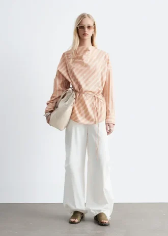 Gestreifte Bluse mit Wasserfallausschnitt Gestreifte Bluse mit Wasserfallausschnitt