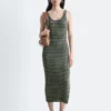 Gestreiftes Midikleid aus Rippstrick Gestreiftes Midikleid aus Rippstrick