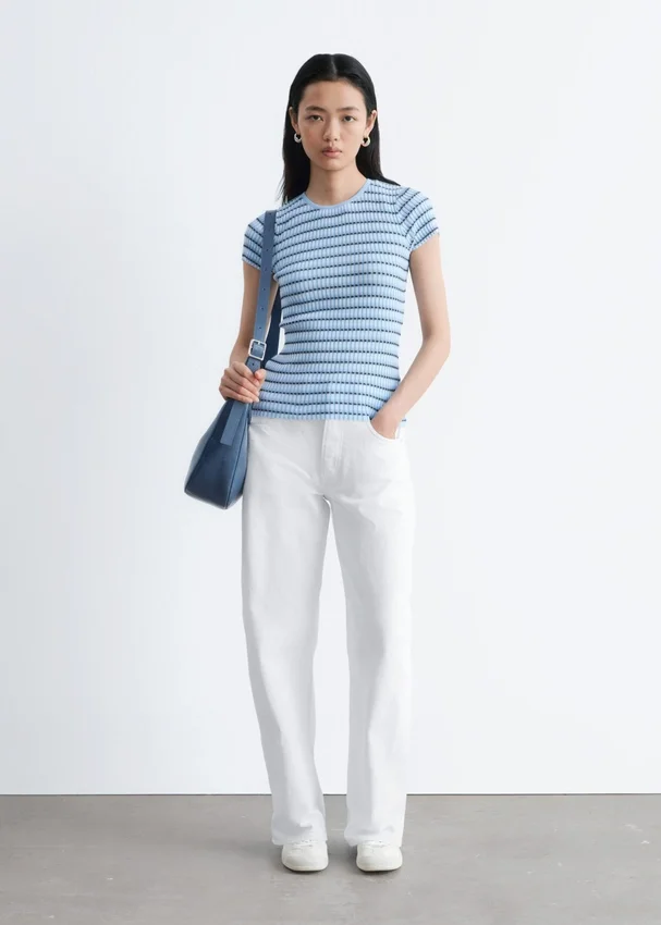 Gestreiftes T-Shirt aus Rippstrick Gestreiftes T-Shirt aus Rippstrick