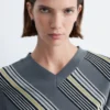 Gestreiftes Woll-T-Shirt mit V-Ausschnitt