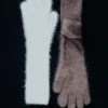 Gestrickte Handschuhe aus gebürstetem Kaschmir Gestrickte Handschuhe aus gebürstetem Kaschmir