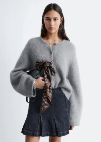 Gestrickter Cardigan aus gebürsteter Mohair-Mischung Gestrickter Cardigan aus gebürsteter Mohair-Mischung