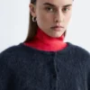 Gestrickter Cardigan aus gebürsteter Mohair-Mischung Gestrickter Cardigan aus gebürsteter Mohair-Mischung