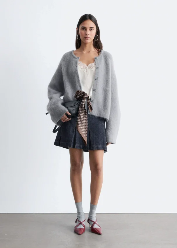 Gestrickter Cardigan aus gebürsteter Mohair-Mischung Gestrickter Cardigan aus gebürsteter Mohair-Mischung