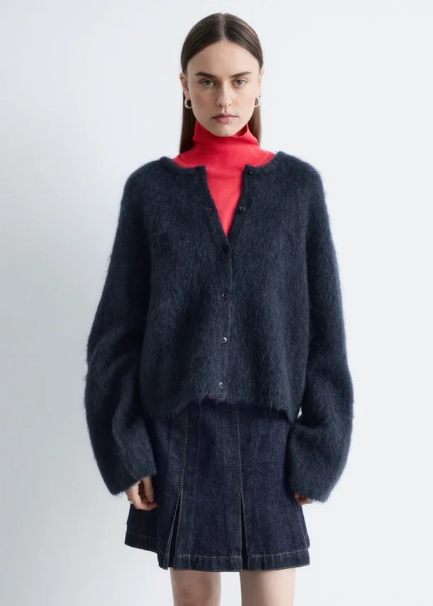 Gestrickter Cardigan aus gebürsteter Mohair-Mischung Gestrickter Cardigan aus gebürsteter Mohair-Mischung