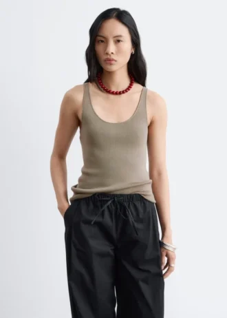 Gestricktes Tanktop mit U-Ausschnitt